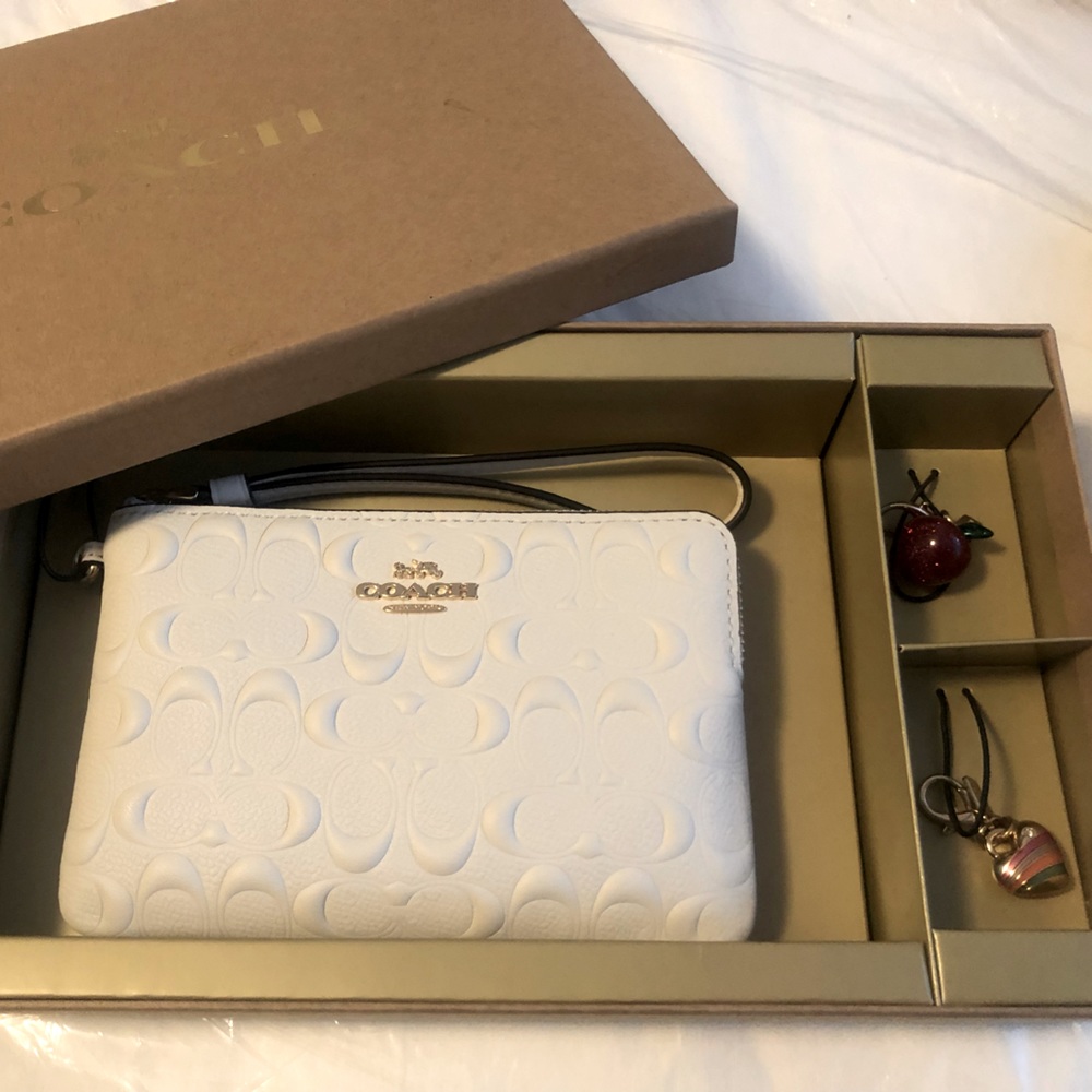New Coach Corner Wristlet (white, with two removable charms and gift box)